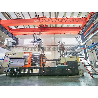 800 Ton injection machine